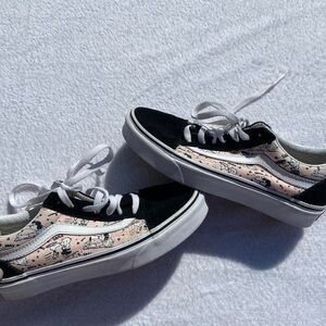 Vans x Peanuts Snoopy Charlie Brown Valentine’s Sneakers